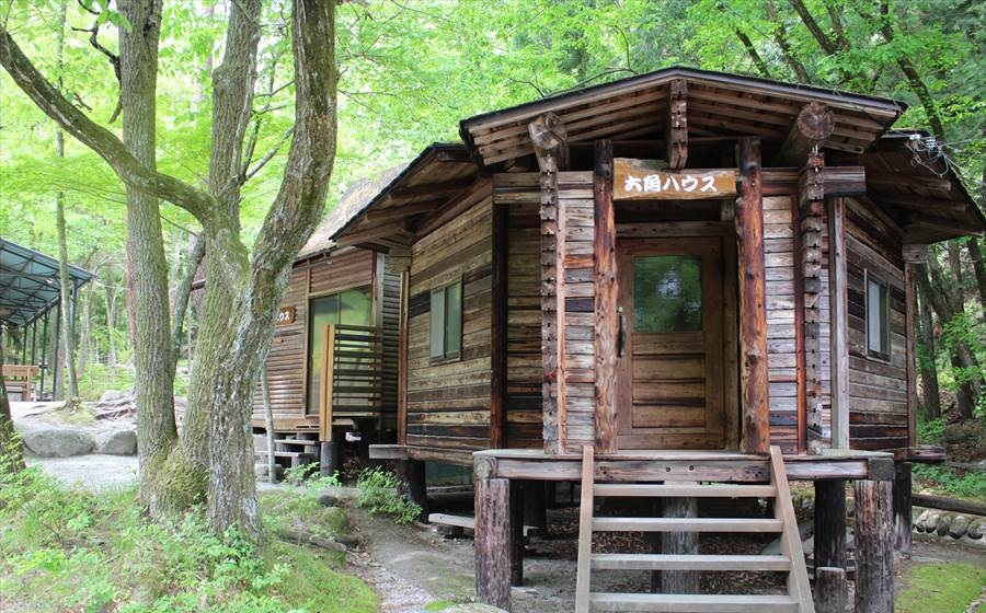 篠沢大滝キャンプ場六角ハウス (1)